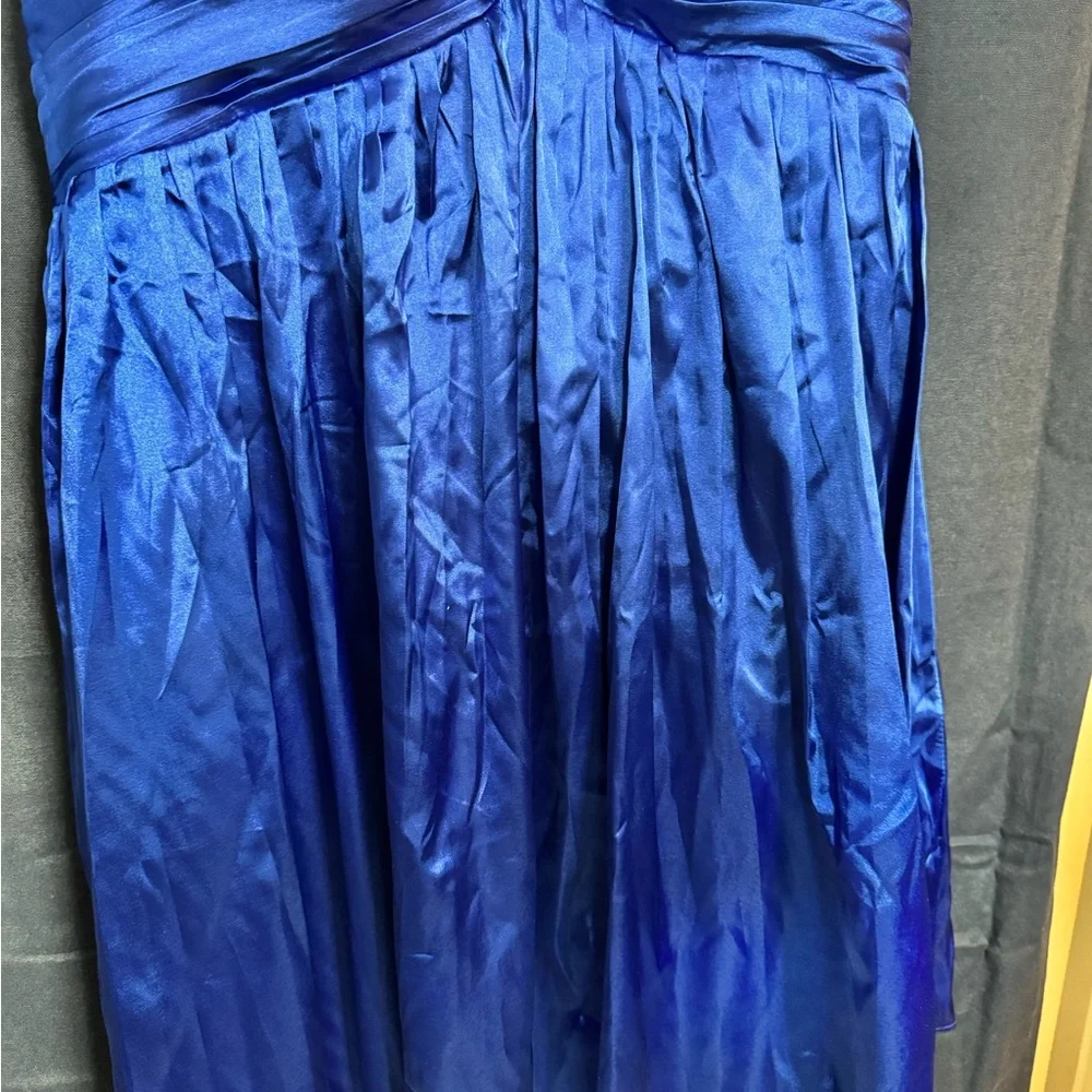 Elegant Blue Dress with Red Accent - Picture 4 of 9